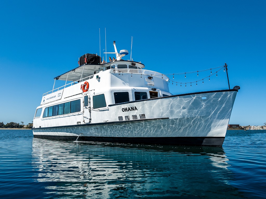 Cruise San Diego private charter boat on Mission Bay