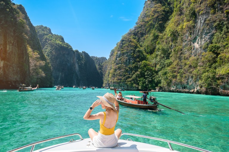 How to use QR codes to turn every boat tour into a review magnet